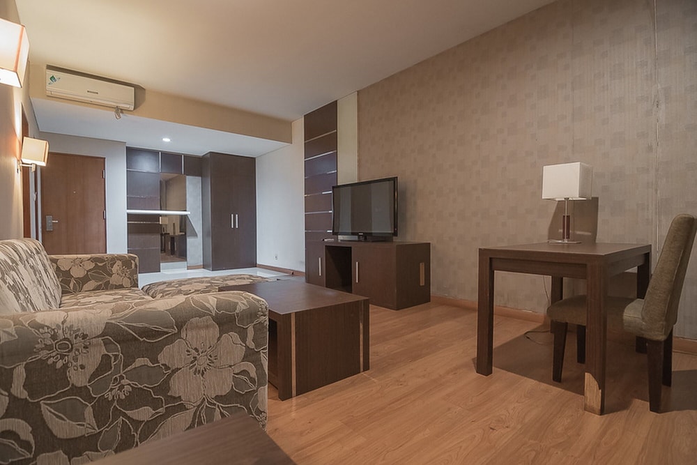 RedDoorz Premium near Paris Van Java Mall 21/26