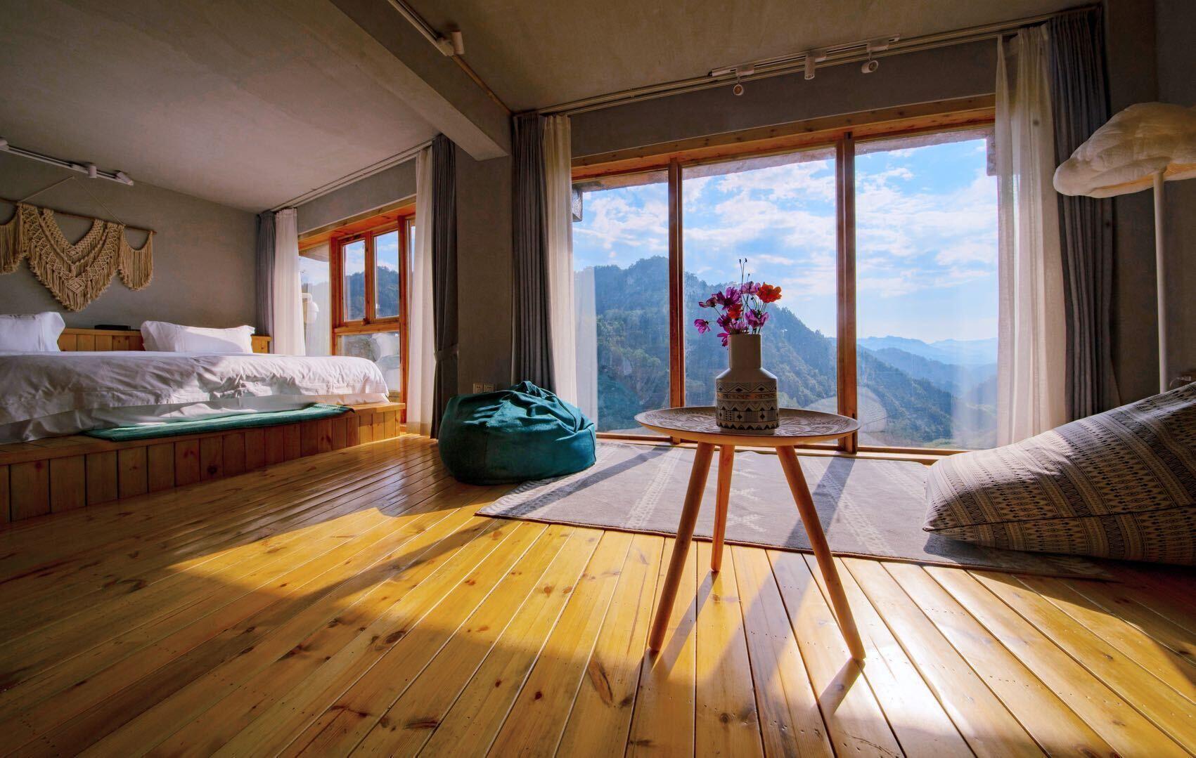 King Bed, with View