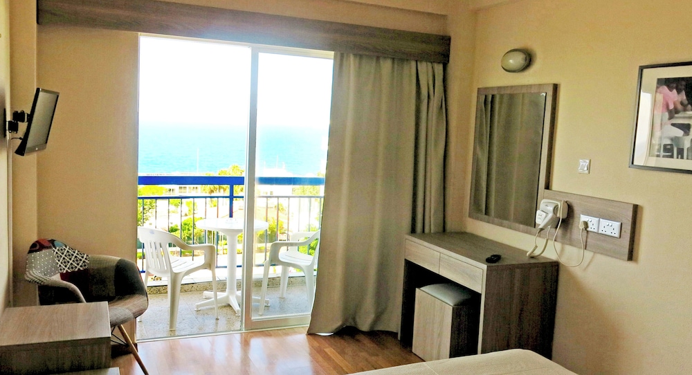 Marina Hotel 31/68