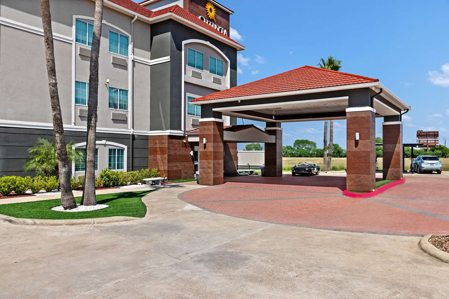 La Quinta Inn Suites Raymondville 27/29