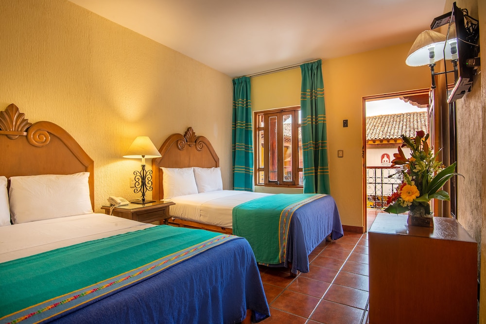 Hotel La Parroquia 15/82