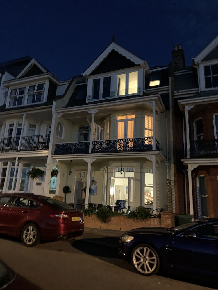 Lazy Waves Boutique B&B 3/50