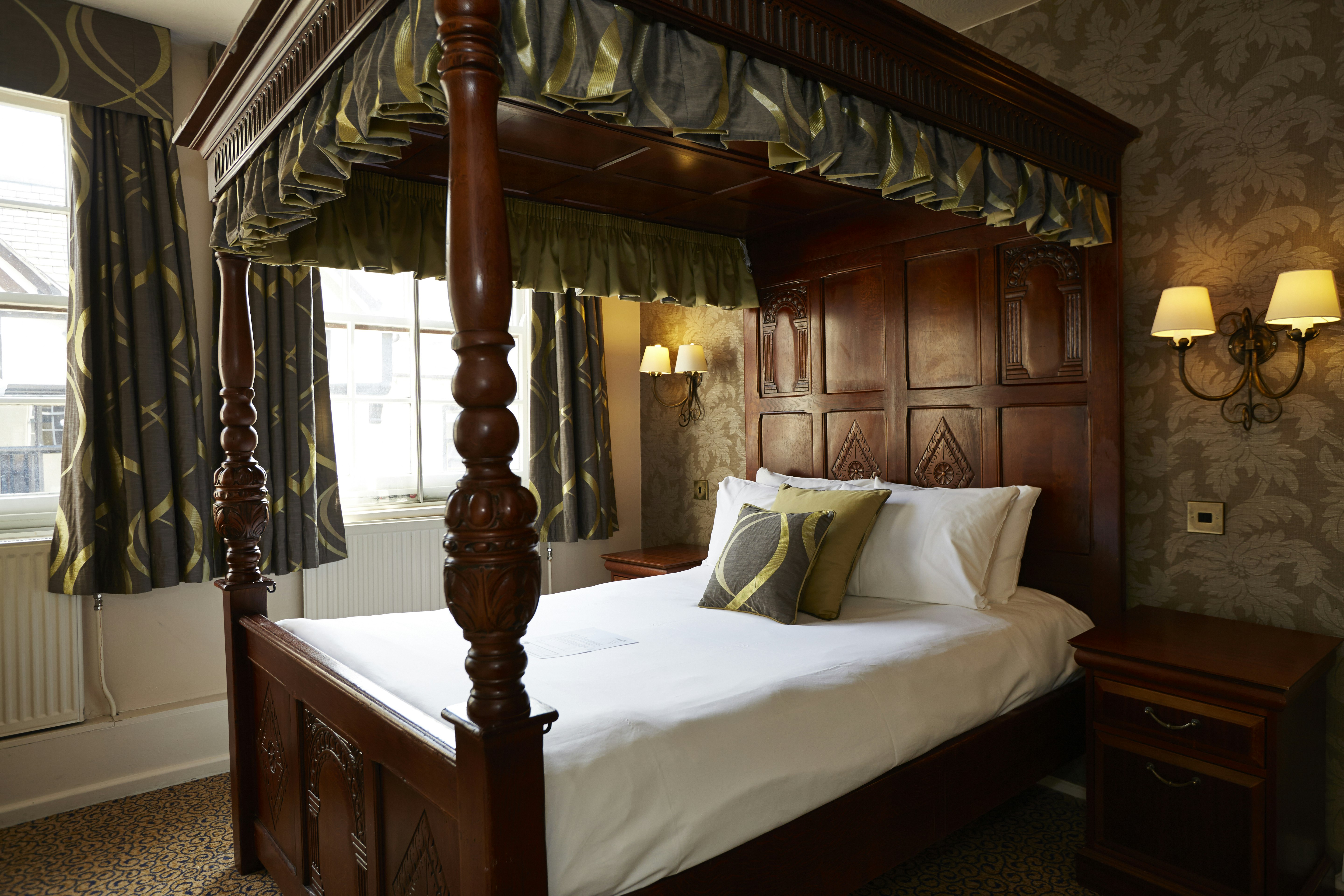 Ye Olde Talbot Hotel 6/13