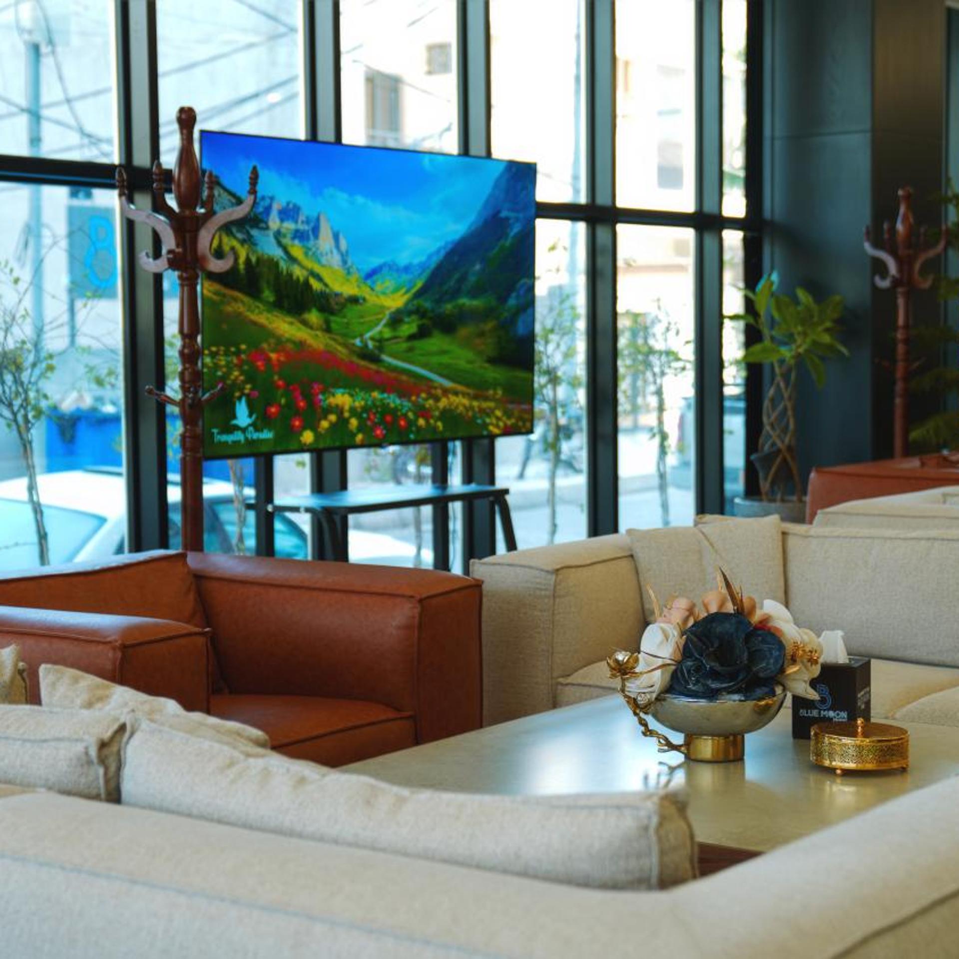 Blue Moon Hotel 40/63