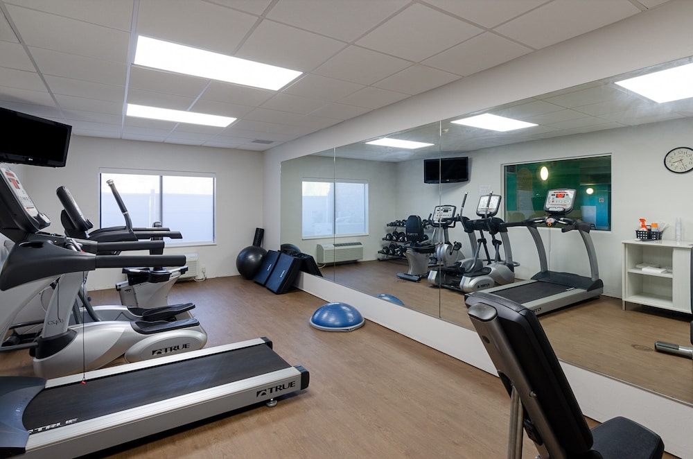 Holiday Inn Express Hotel And Suites Weston 33/54