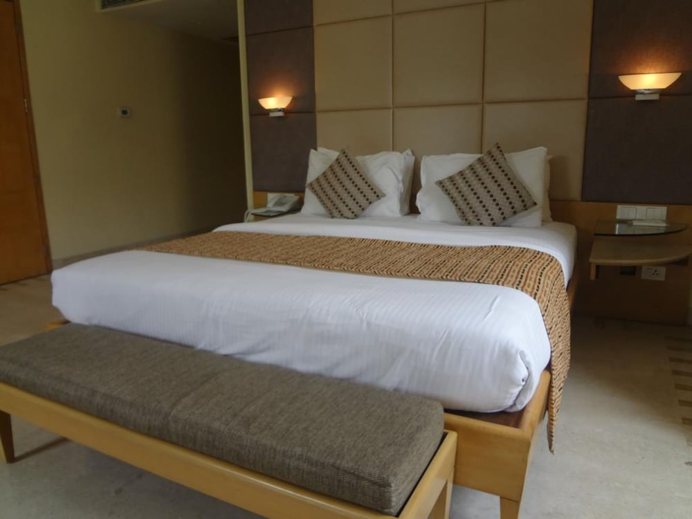 SUPERIOR, DOUBLE OR TWIN BED