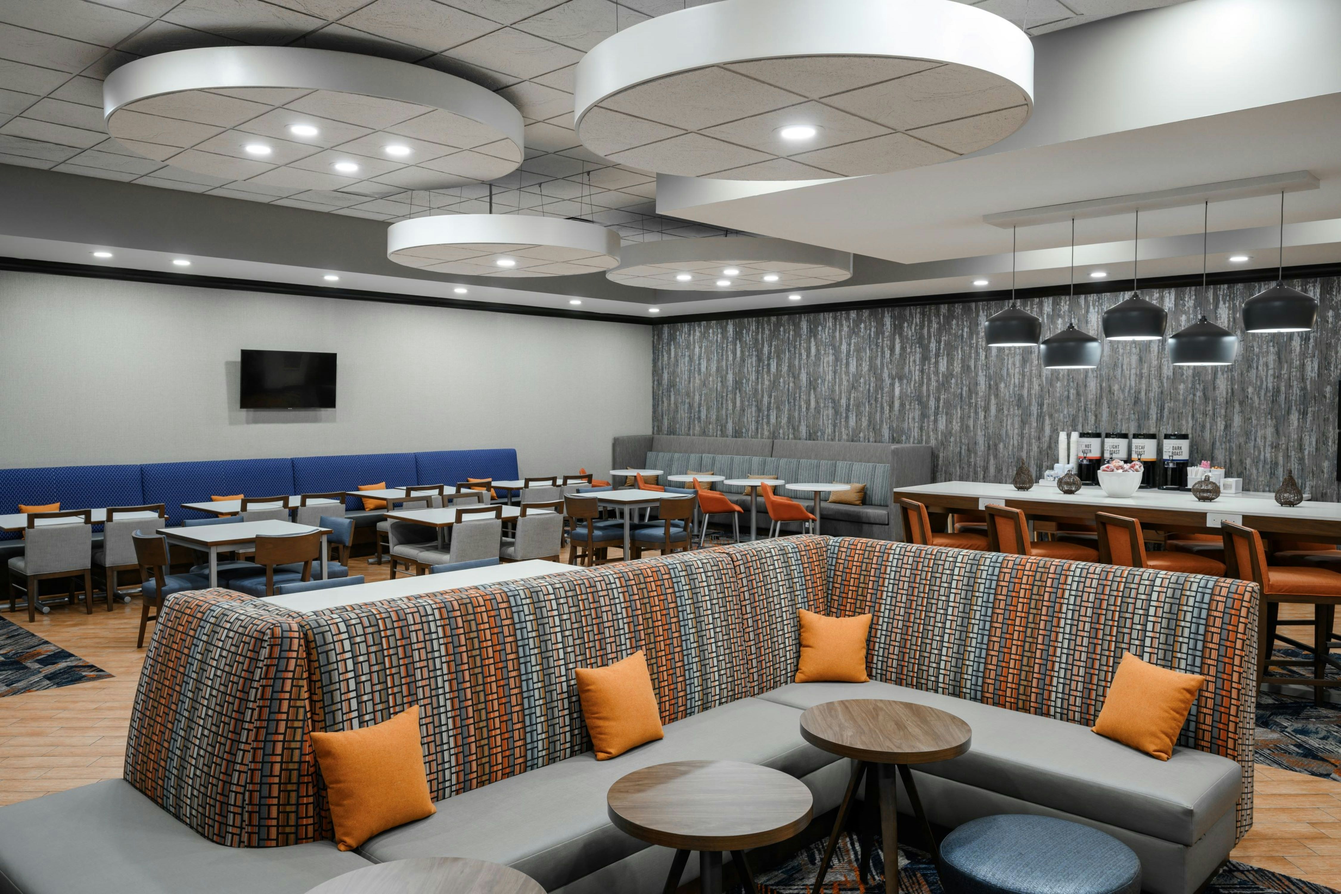 Hampton Inn Evansville Airport 63/70