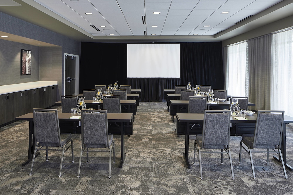 Courtyard By Marriott Minneapolis West 48/51