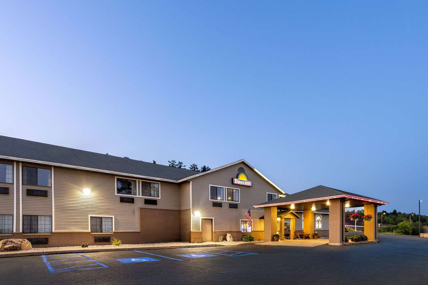 Days Inn By Wyndham Iron Mountain 4/36