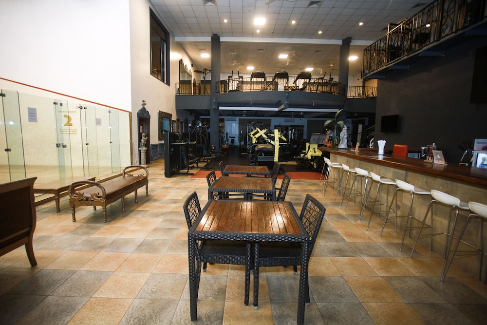 Colosseum Hotel And Fitness Club 59/75