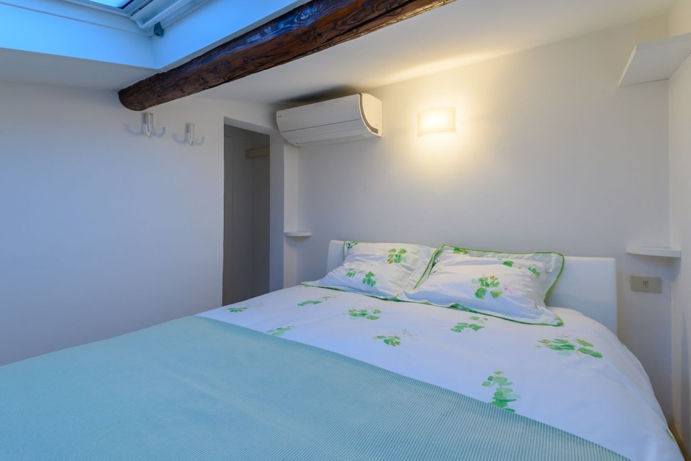 Apartments Florence - San Lorenzo Market 2/8