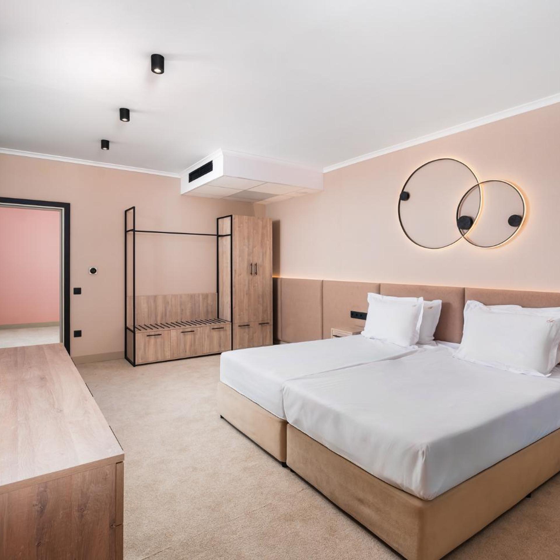Suite, City View