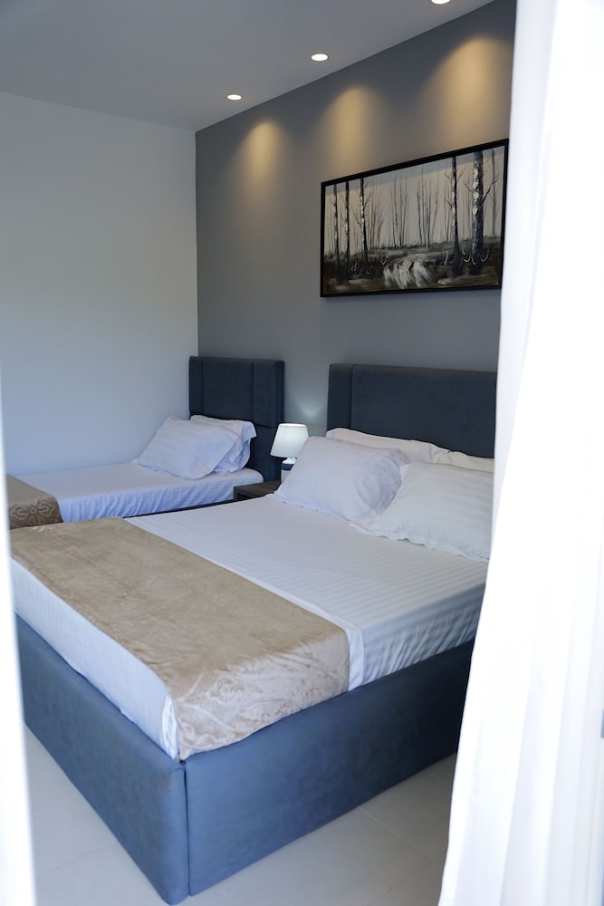 Atrium Deluxe Resort 18/62