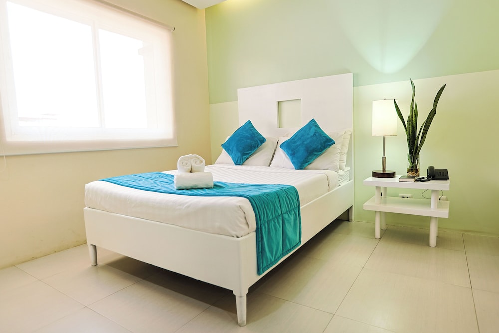 Holiday Suites Business District 17/49