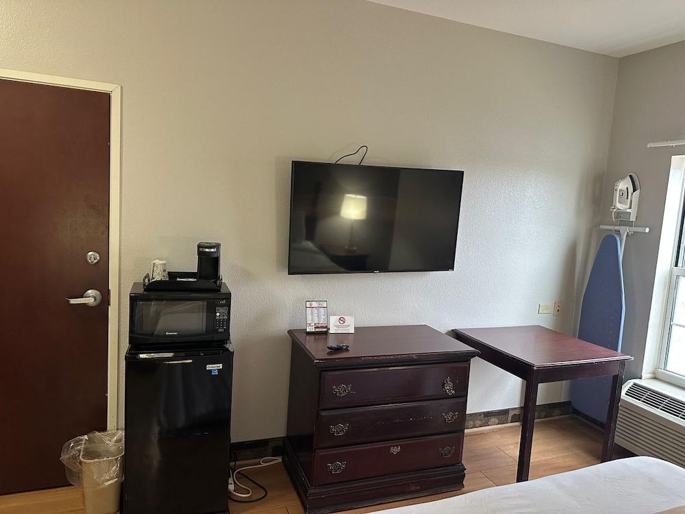 Econo Lodge Inn & Suites Monee 50/59
