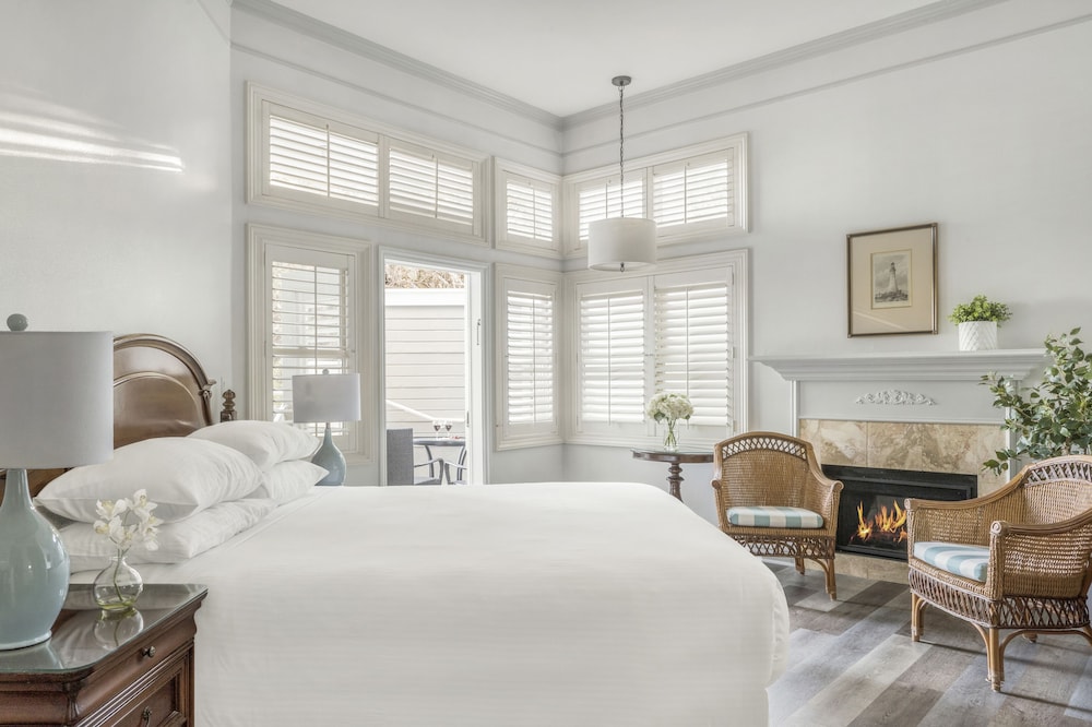 Pacific, King Bed, Patio