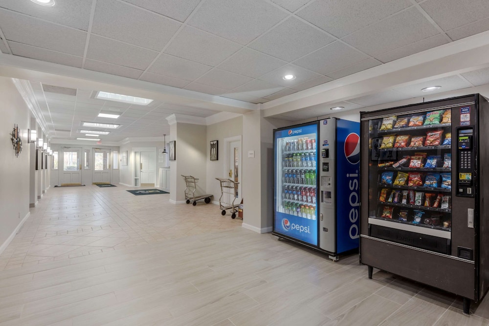 Quality Inn & Suites New Hartford - Utica 39/43