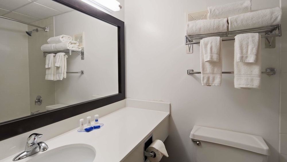 Albany Airport Inn 50/50