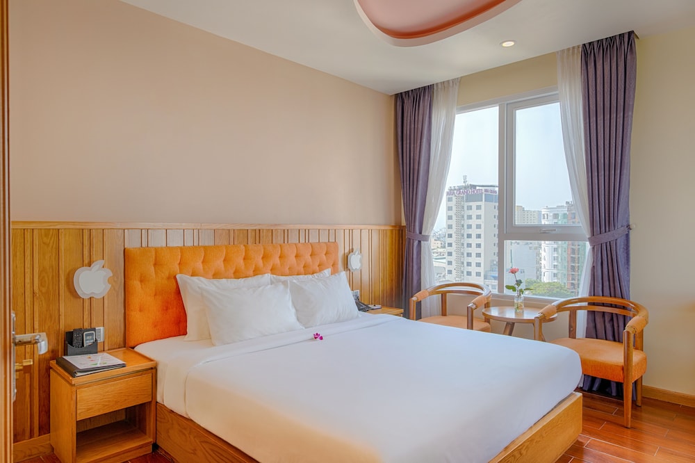 Sea Queen Hotel 24/50