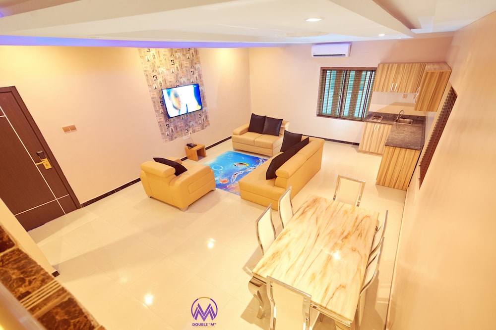 Double M Exquisite Suites And Lounge 27/29