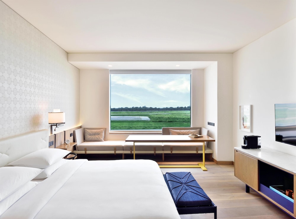 Suite, King Bed, Andaz View