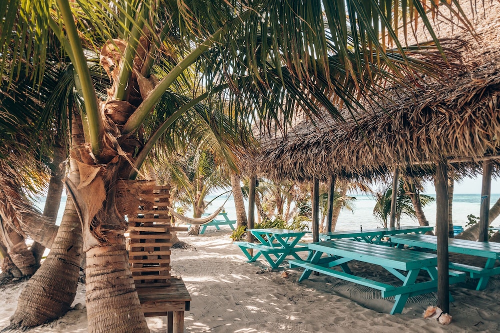 Ranguana Caye Cabanas 13/50