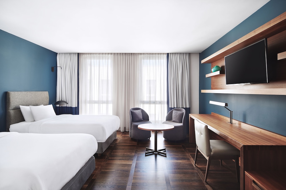 DELUXE, TWIN BEDS