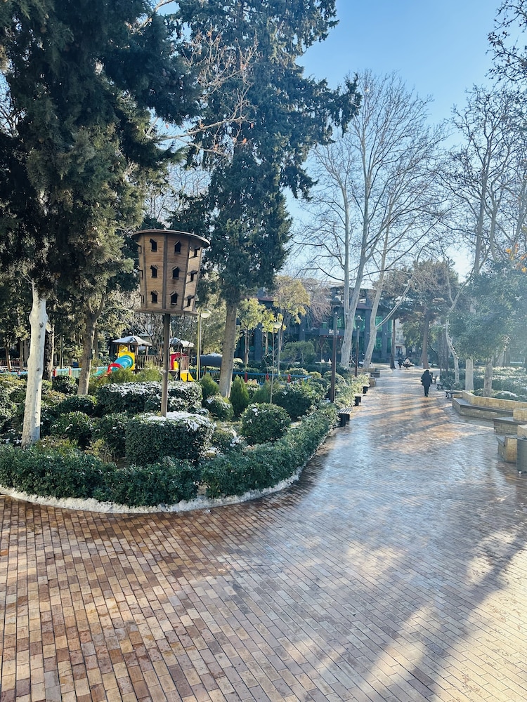Khaghani Center Hotel 40/49