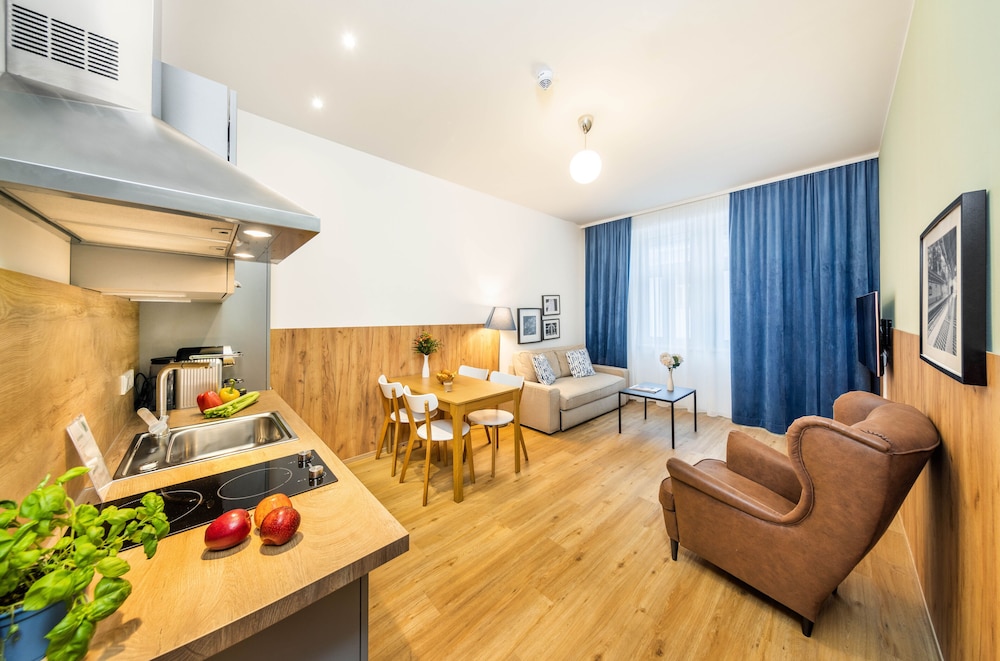 Jimmy's Apartments Emerald 23/46