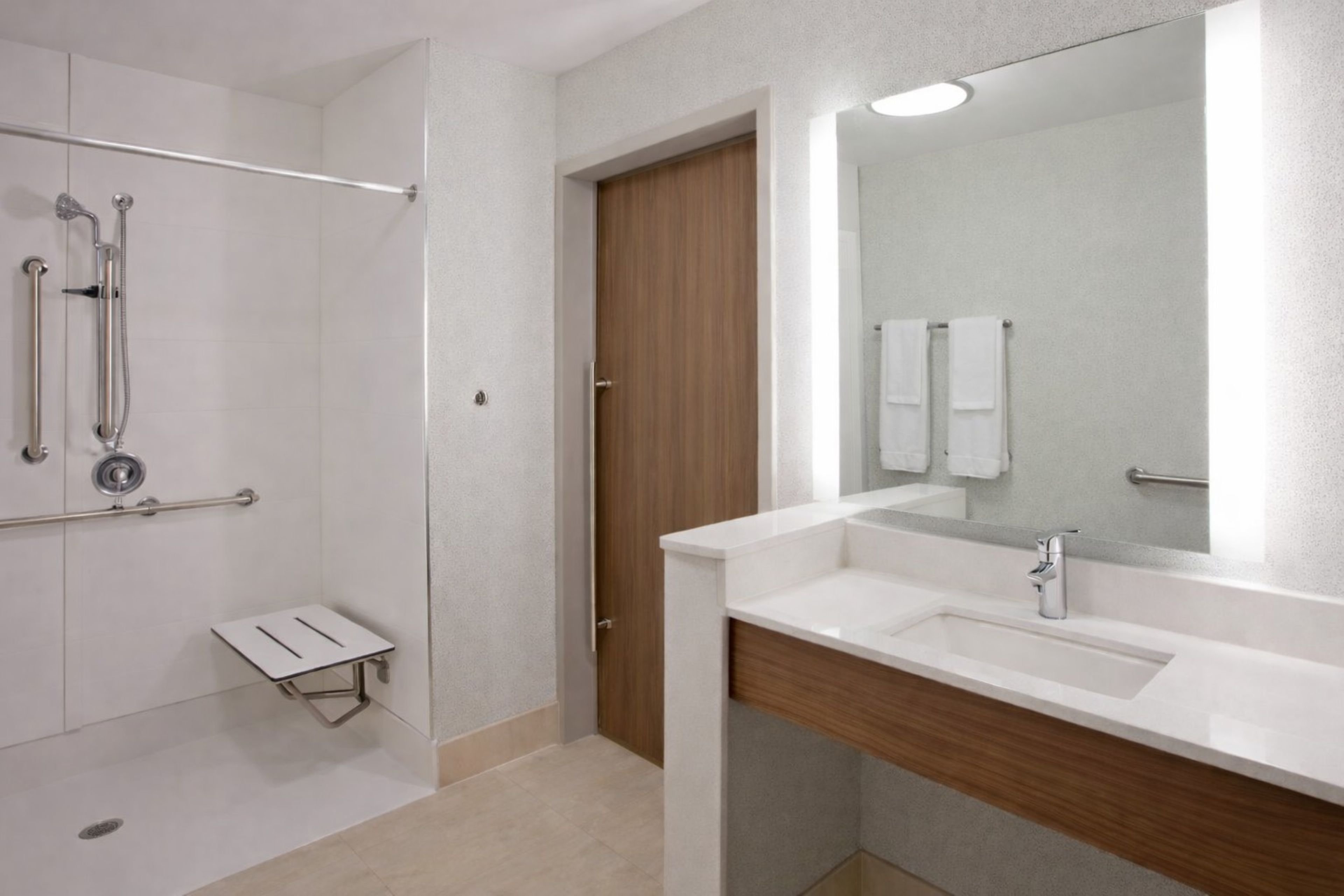Holiday Inn Express And Suites Des Moines Downtown 55/55