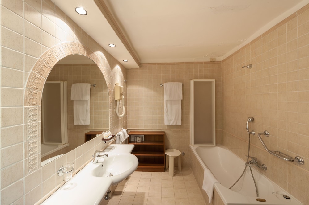 Hotel Medici 48/48