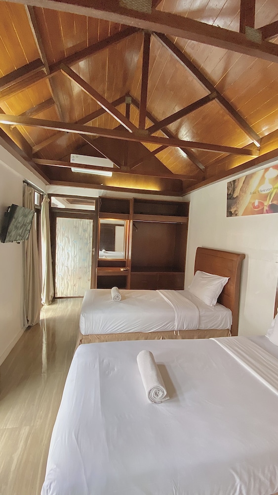 Chrome Hotel & Resort Solo 12/50