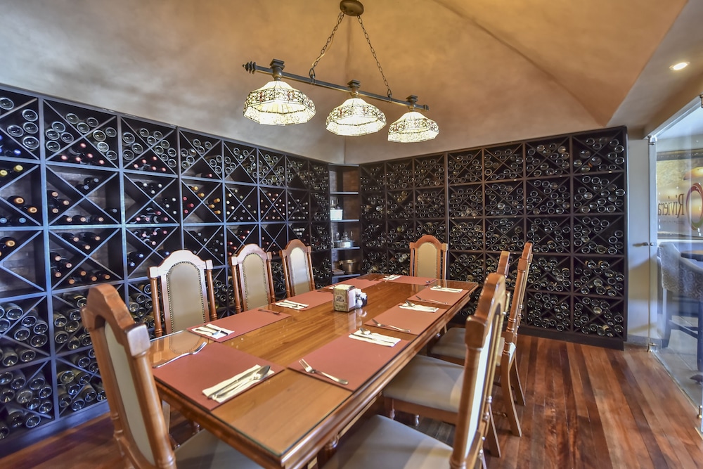 La Riviera Hotel Bed And Breakfast 34/50