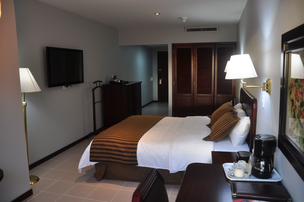 HOTEL INTERNACIONAL LA TRIADA 28/65