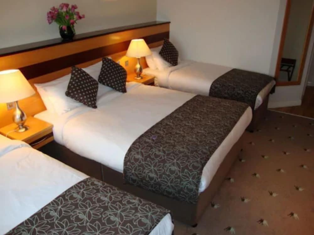 غرفة عائلية، ARD RI HOUSE 4/8