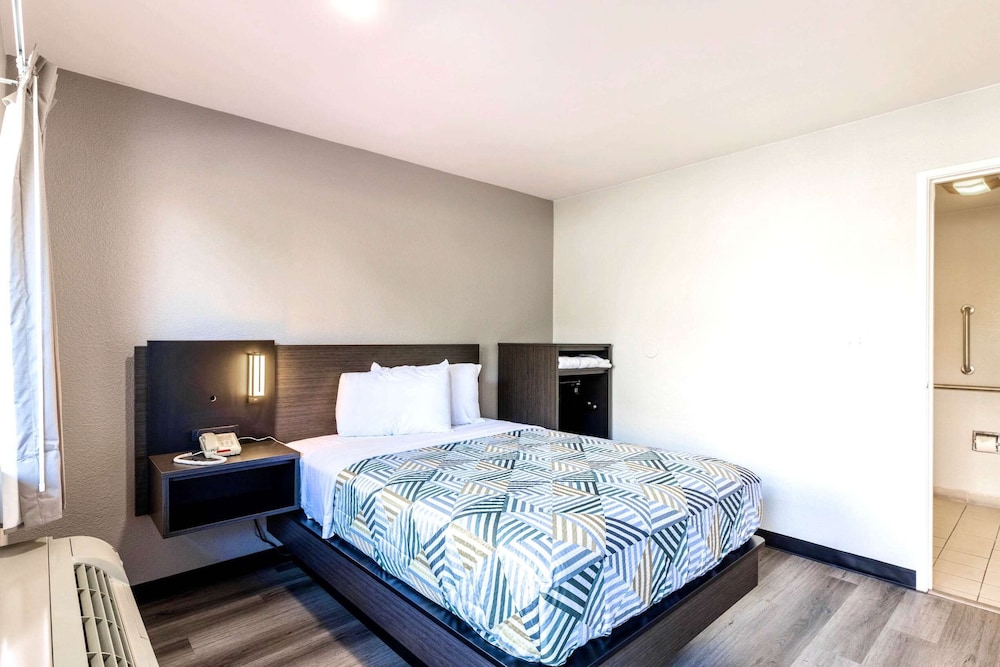 Motel6 Carlsbad, CA - Near Legoland 34/53