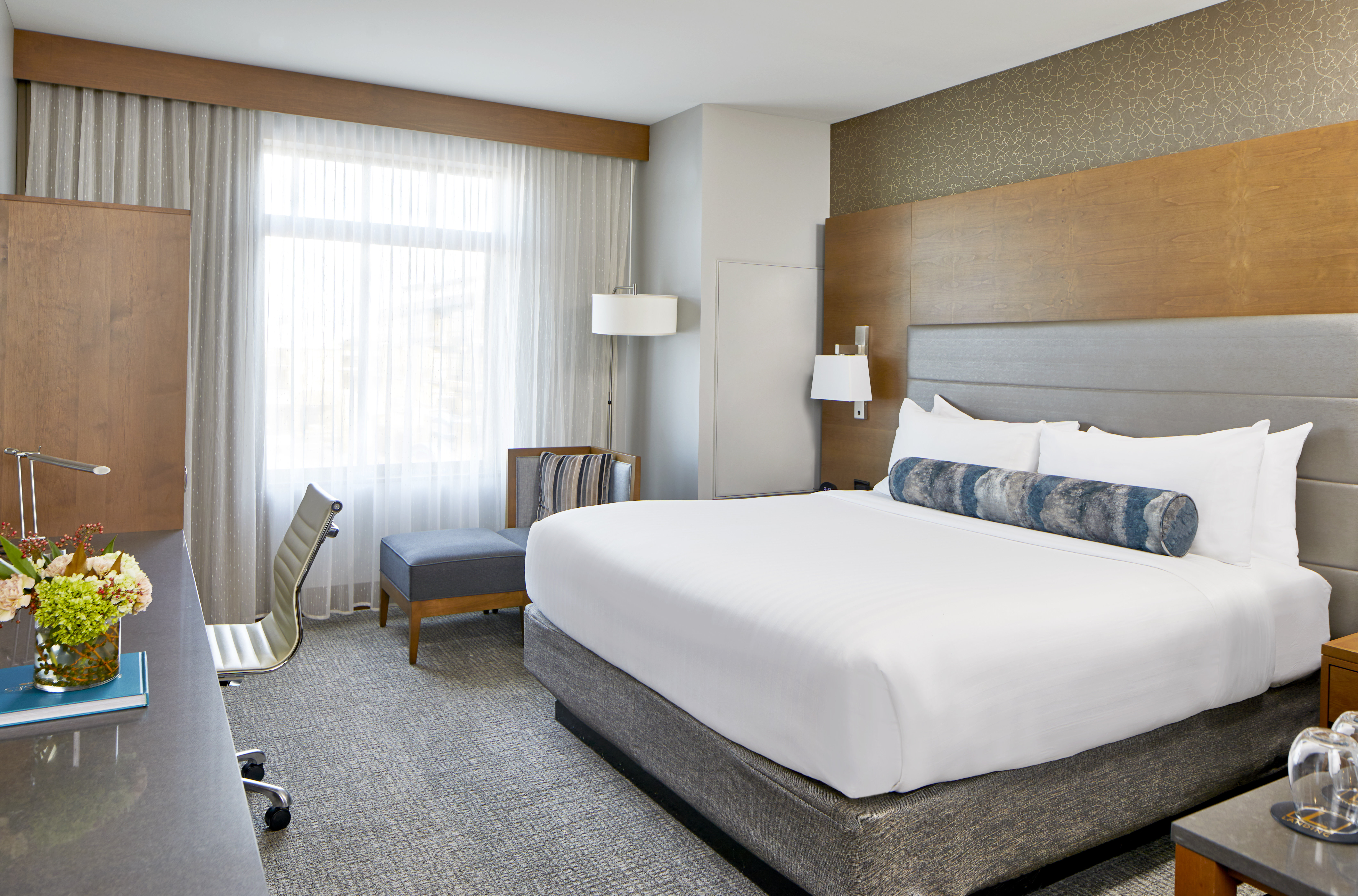 PREMIER, KING BED