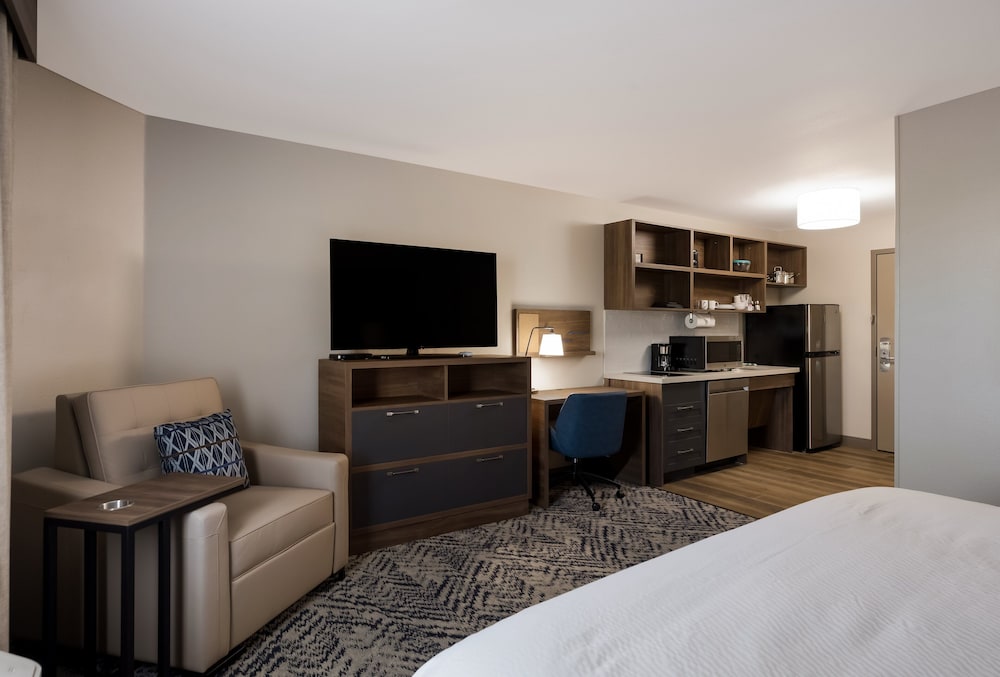 Candlewood Suites Lafayette- River Ranch 37/58