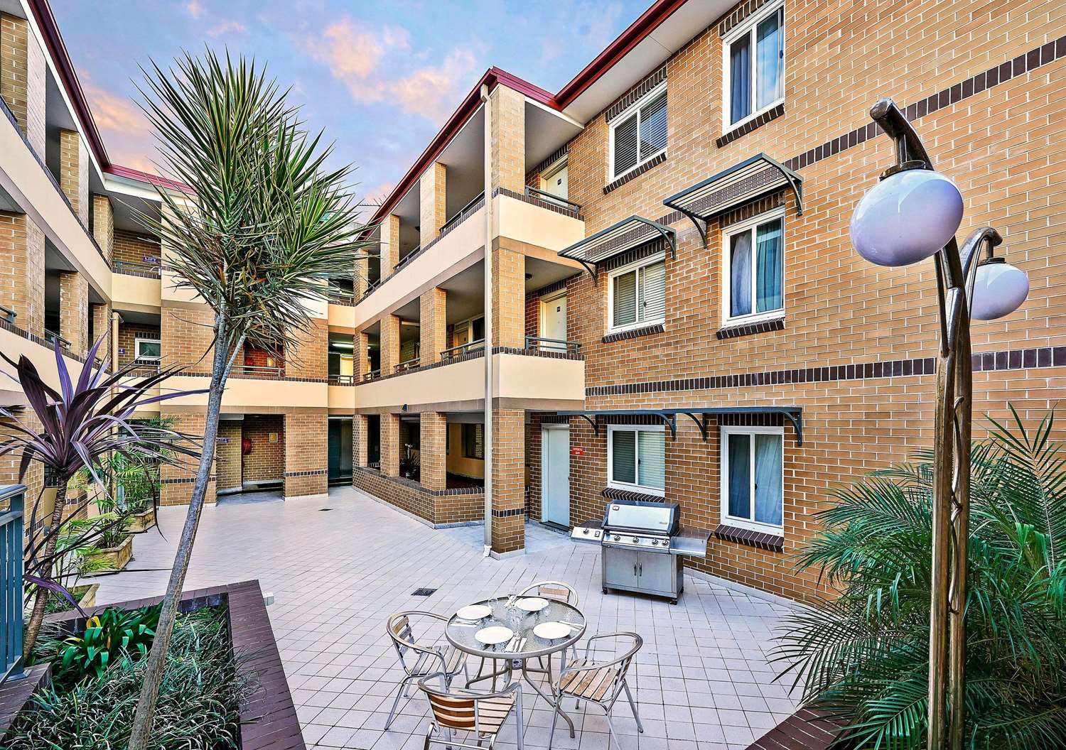 Comfort Inn & Suites Burwood 4/33