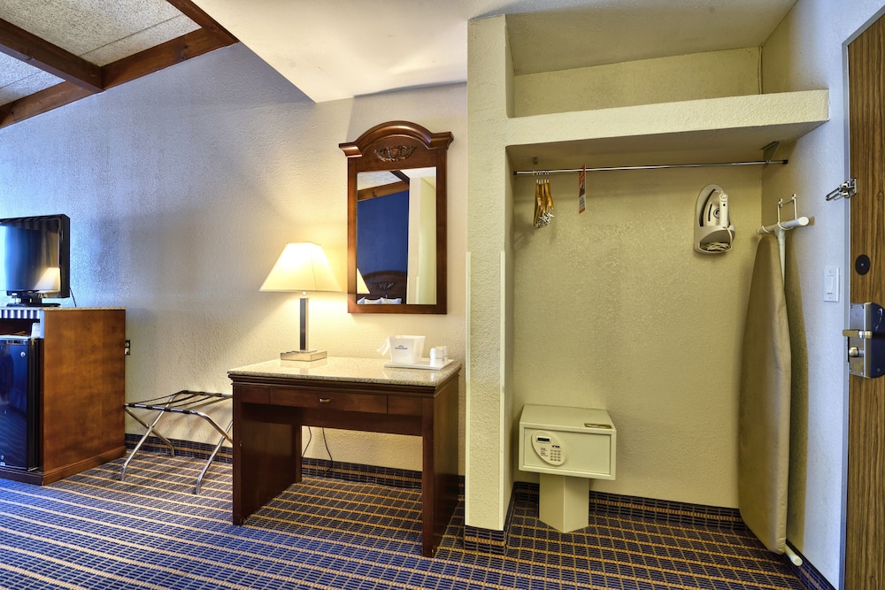 Howard Johnson by Wyndham Bangor 24/34