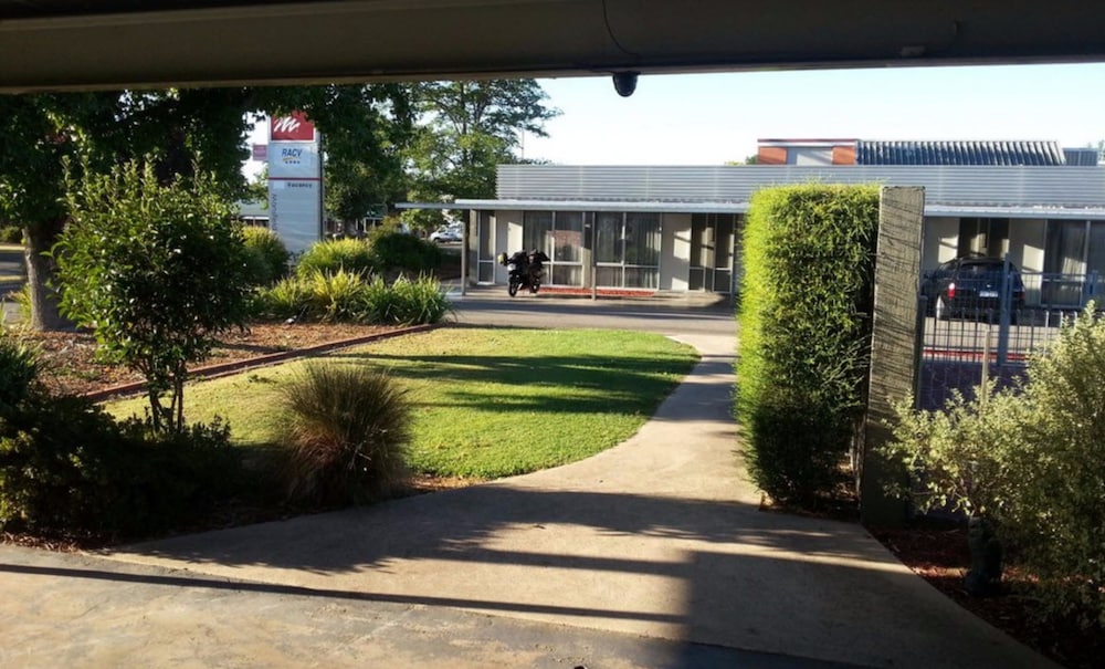 MANSFIELD MOTEL 39/41