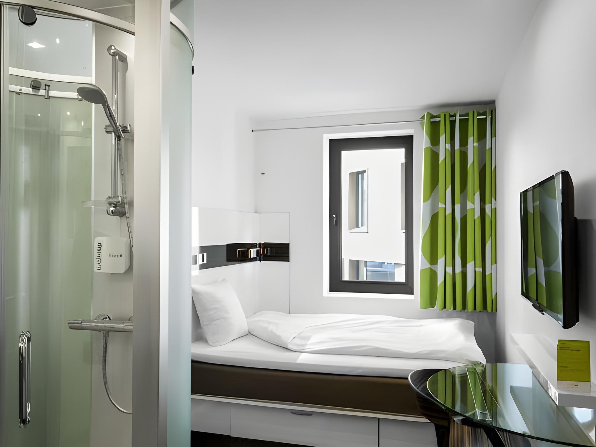 غرفة قياسية بسرير مزدوج أو سريرين منفصلين