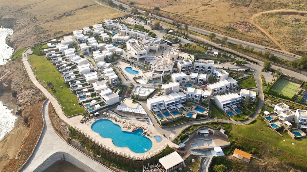The Royal Blue Resort 72/79