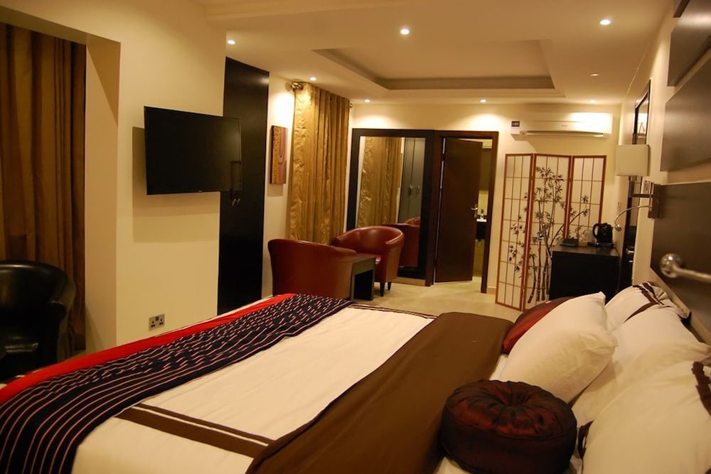 The Montrose Hotel Lekki 8/23