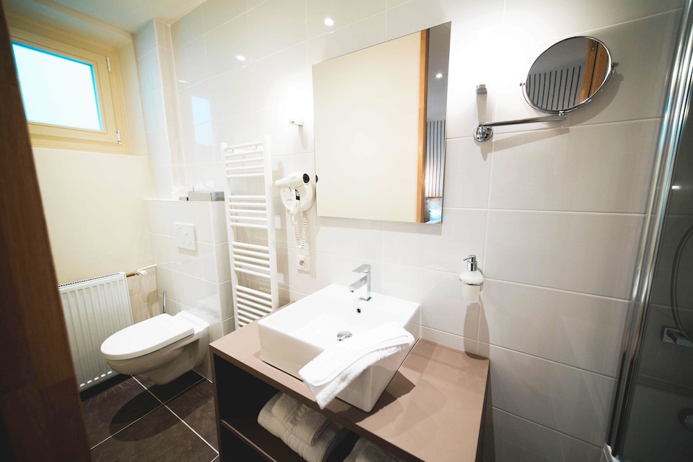 Hotel the Originals Des Princes Chambery 72/77
