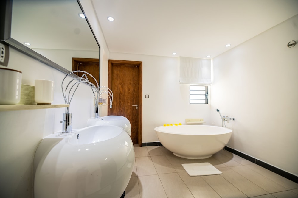 Toparadis Guest House 32/36