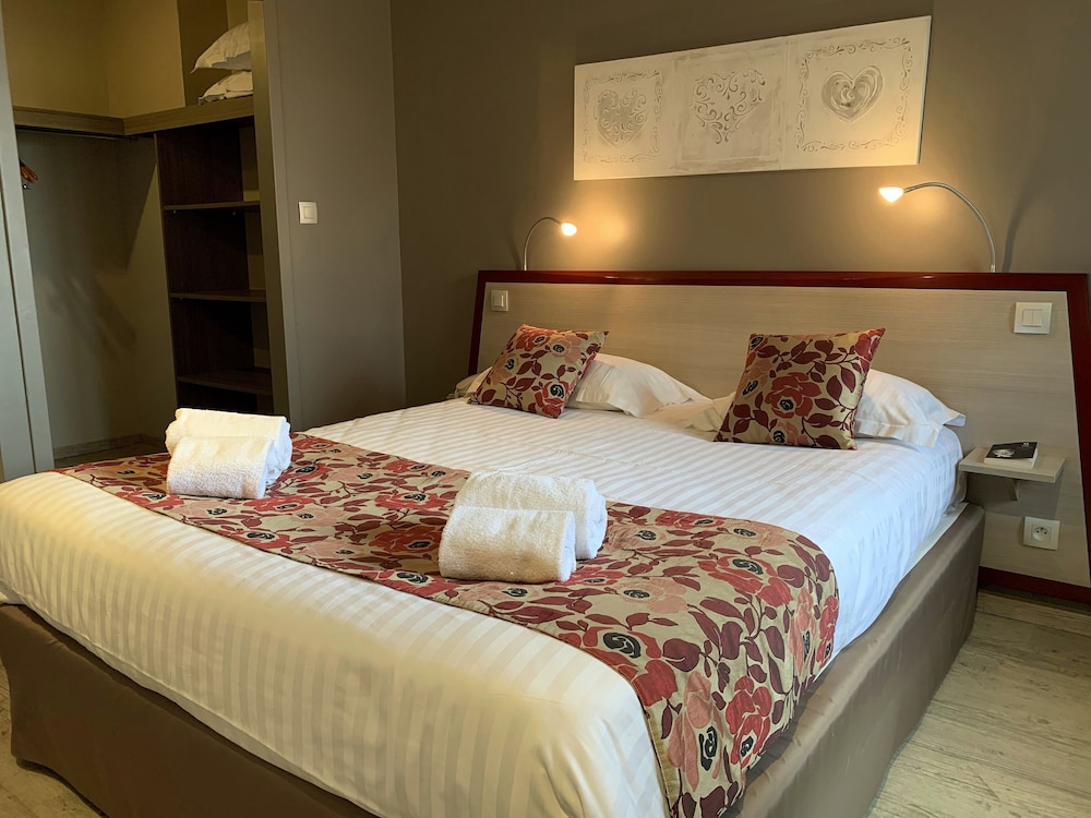Hotel Causse Comtal 18/84