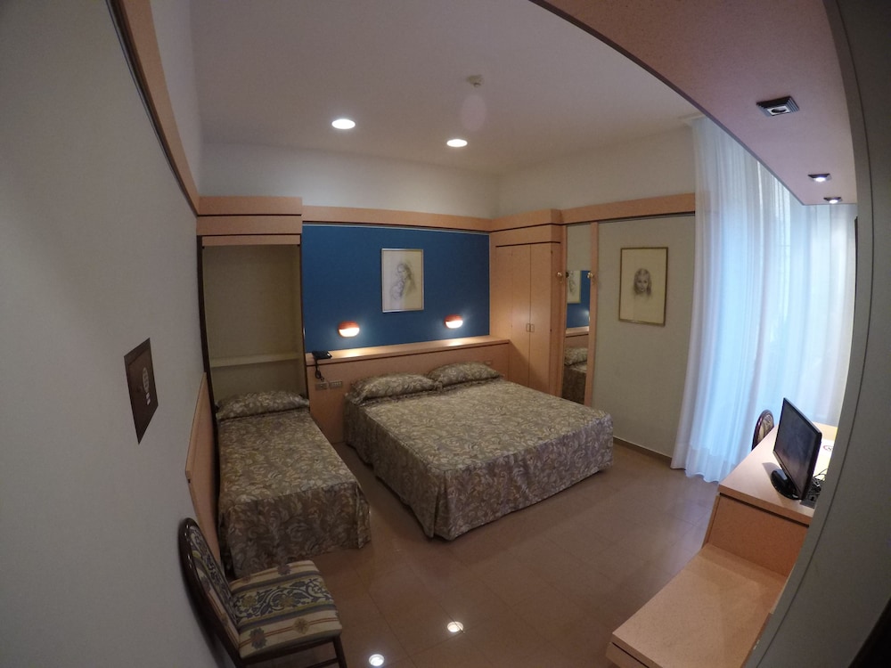 Le Petit Hotel 46/59
