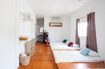 Mixed Dorm, Family