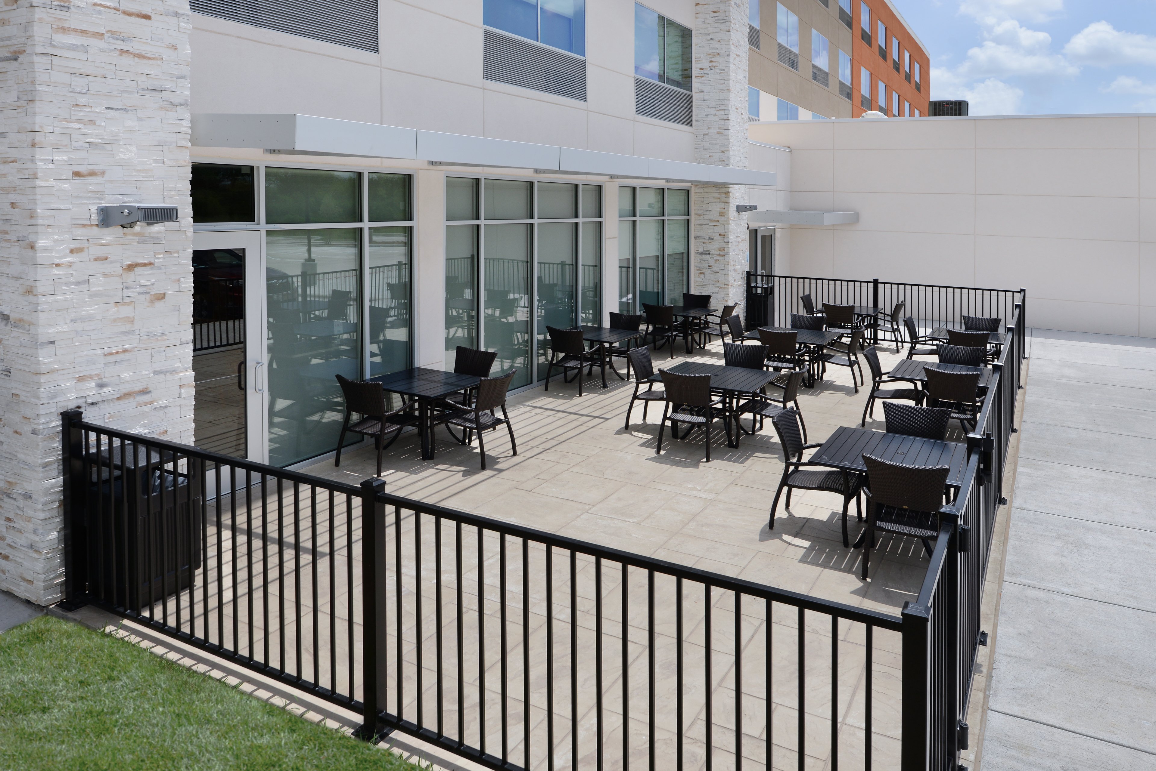 Holiday Inn Express & Suites Bryan 66/69
